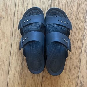Crocs brooklyn low wedge sandal